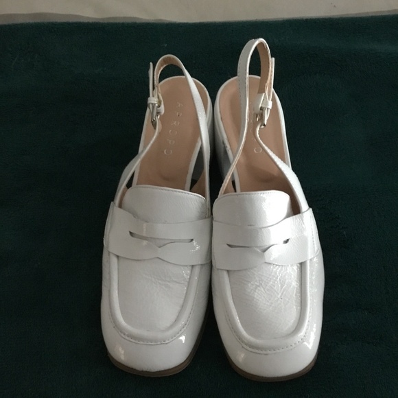 Vintage style Sandals - Picture 1 of 3